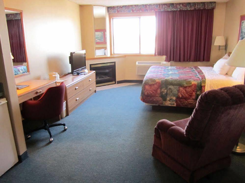 Americinn By Wyndham Minneapolis Hotel